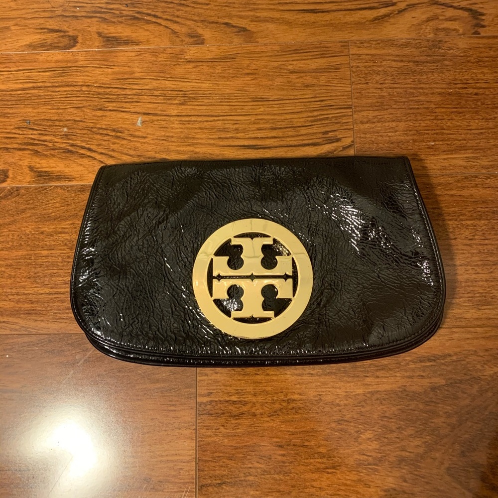tory burch clutch